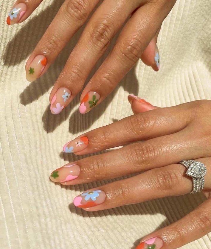 カラフルなドットネイル